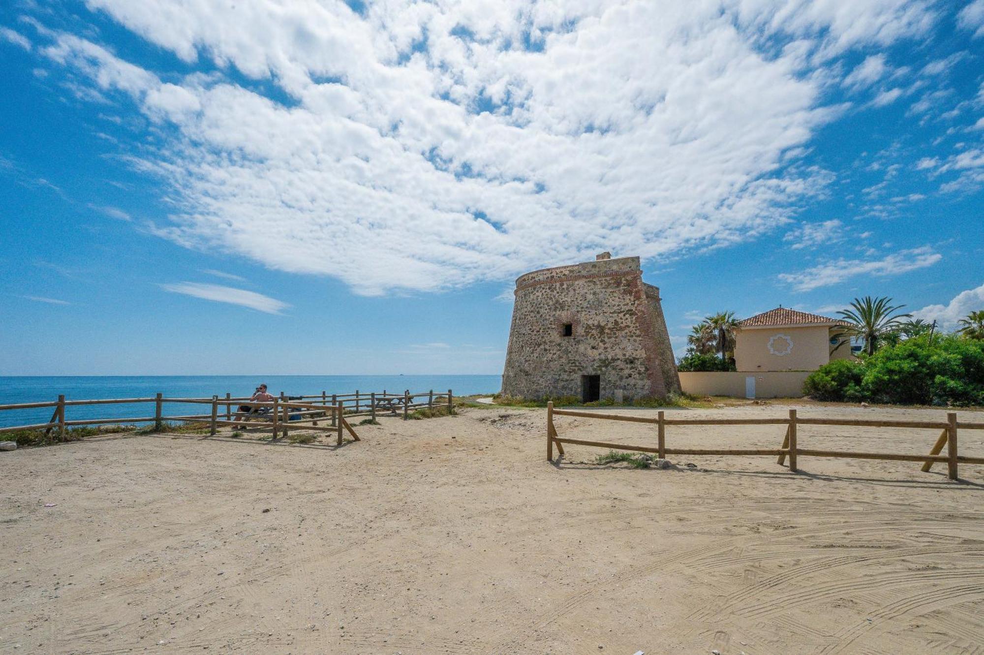 Beachfront With Sea Views & Private Pool * Marbella