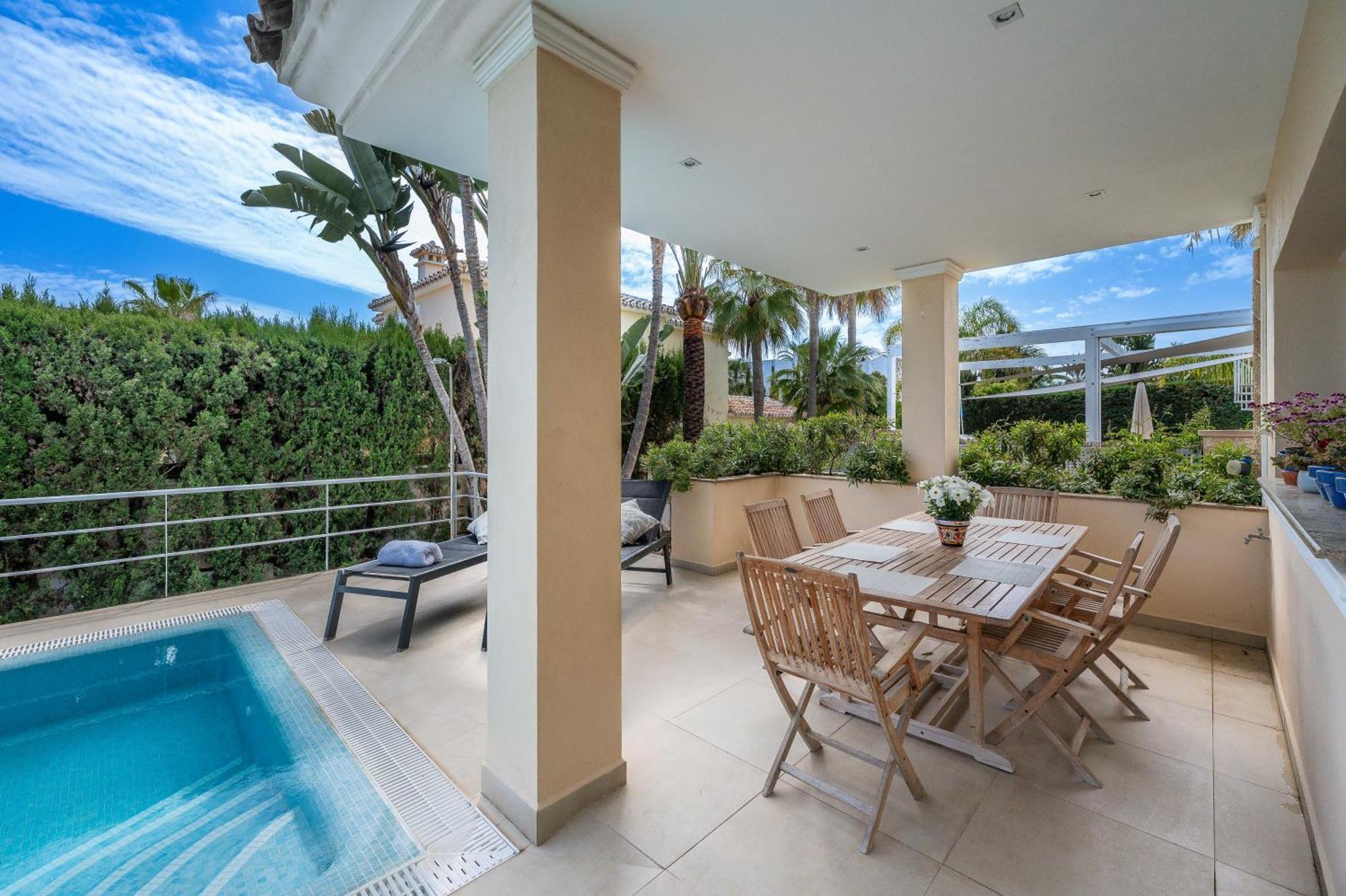 Beachfront With Sea Views & Private Pool Villa