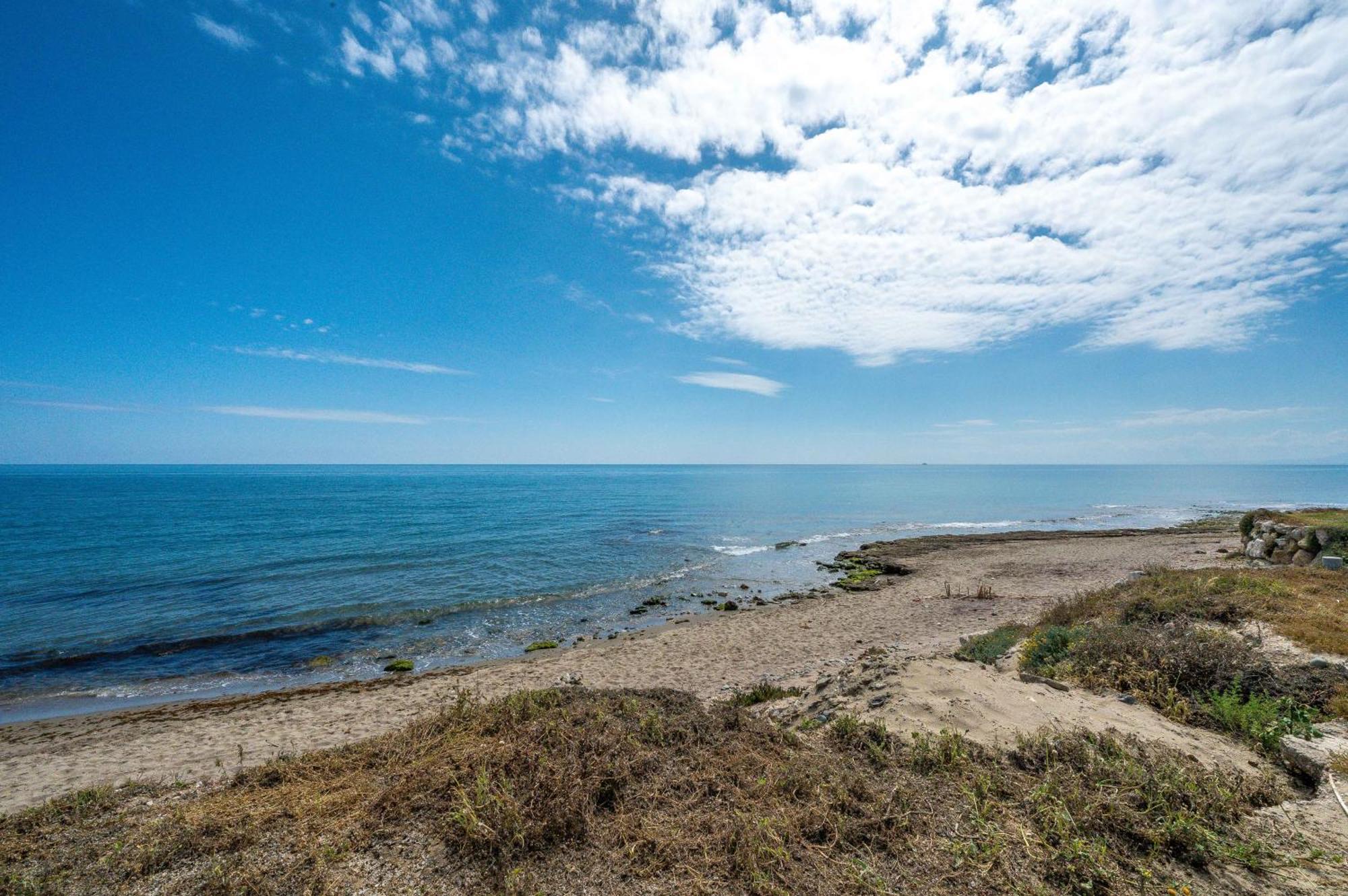 Beachfront With Sea Views & Private Pool Marbella