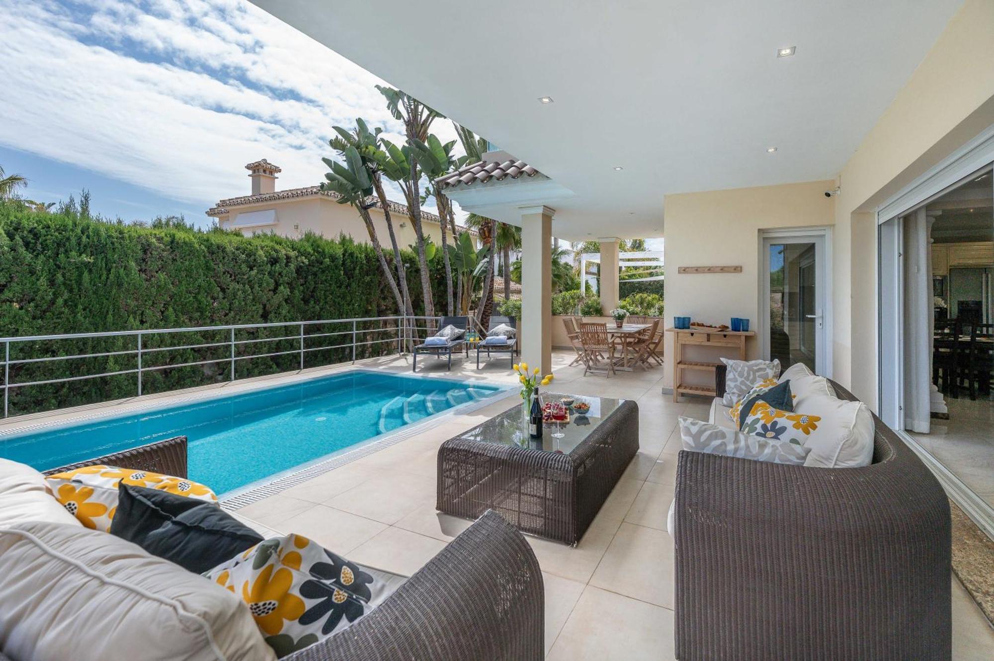 Beachfront With Sea Views & Private Pool Villa