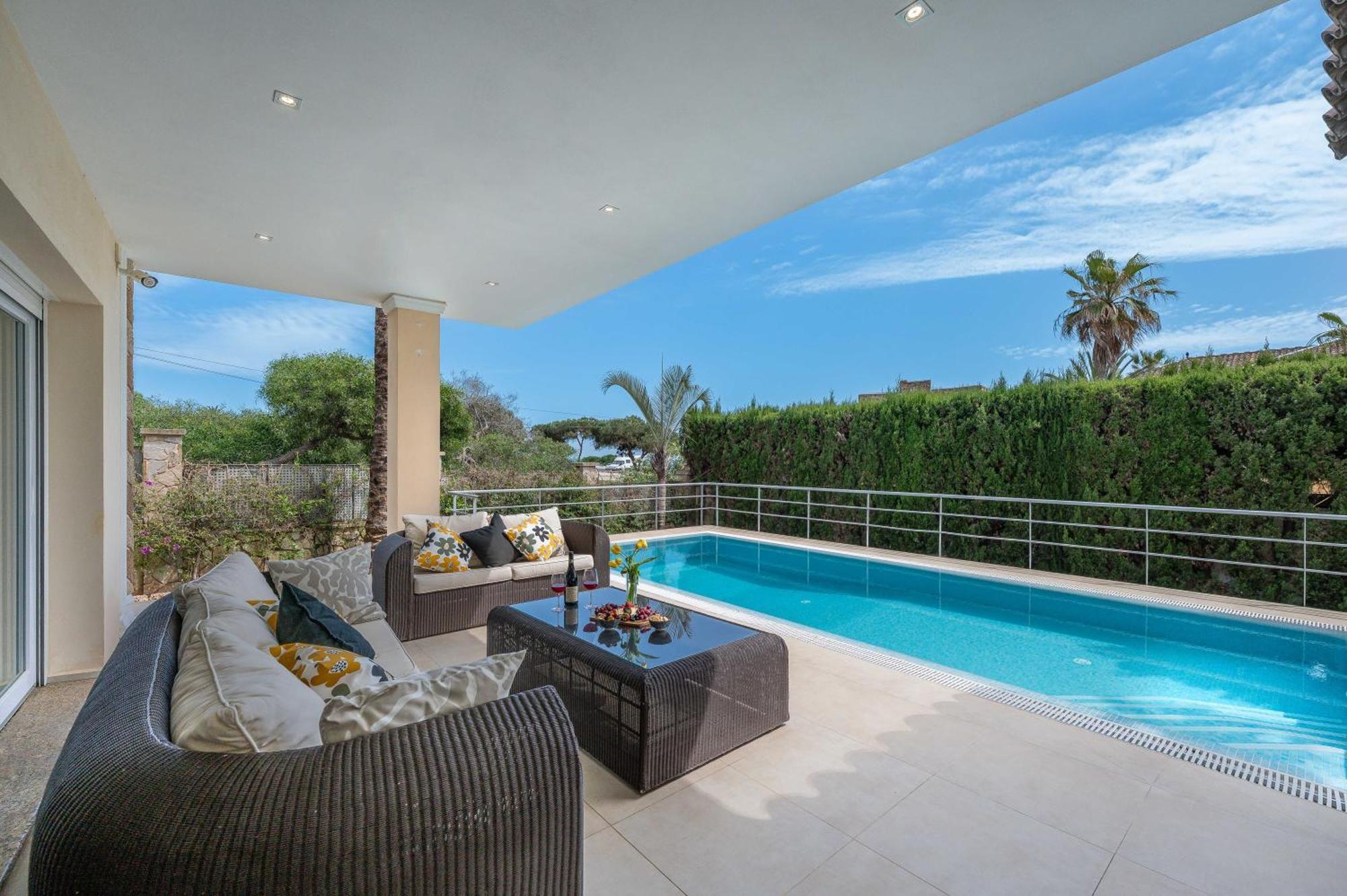 Beachfront With Sea Views & Private Pool Villa Marbella