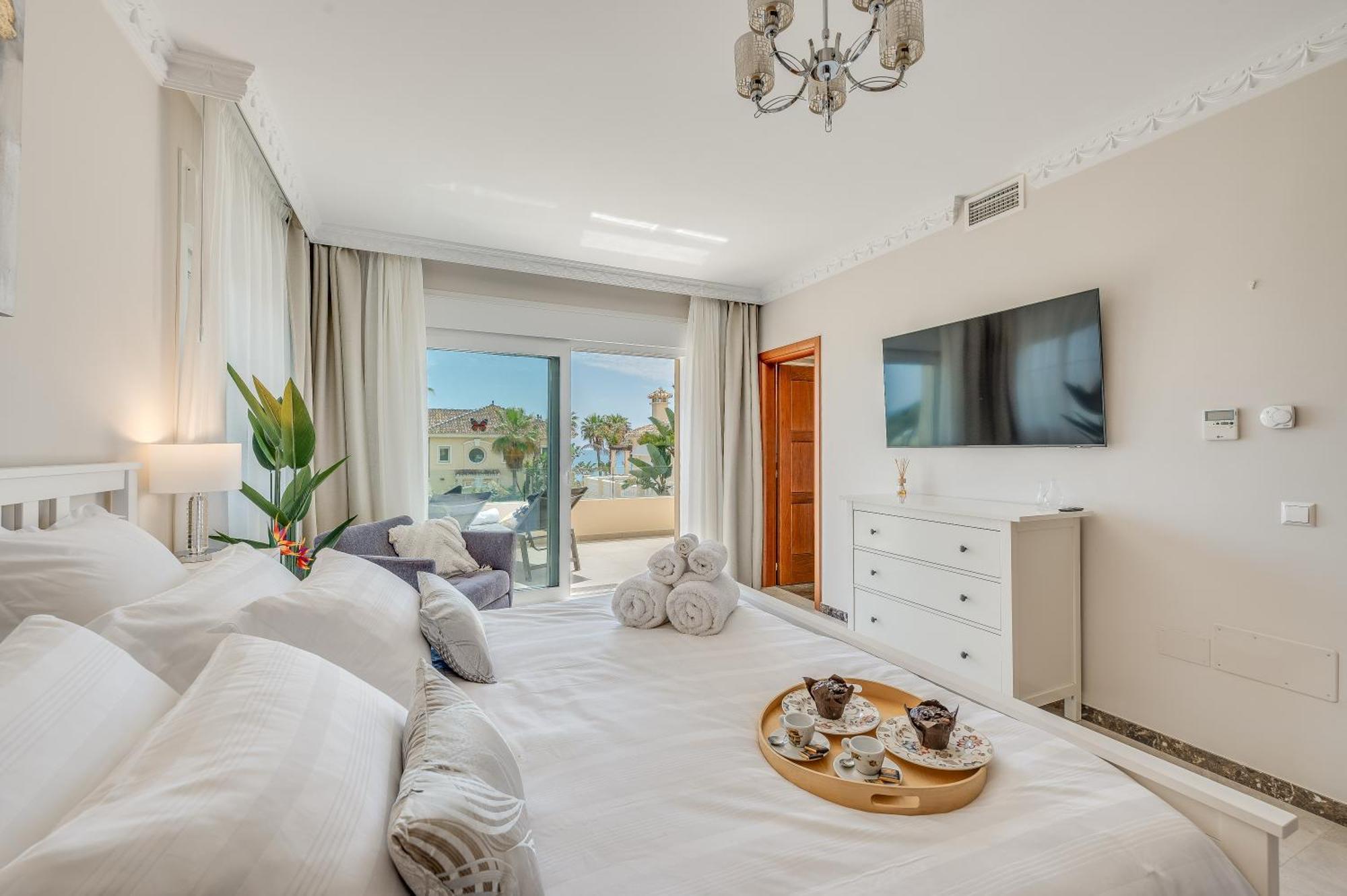 Beachfront With Sea Views & Private Pool
