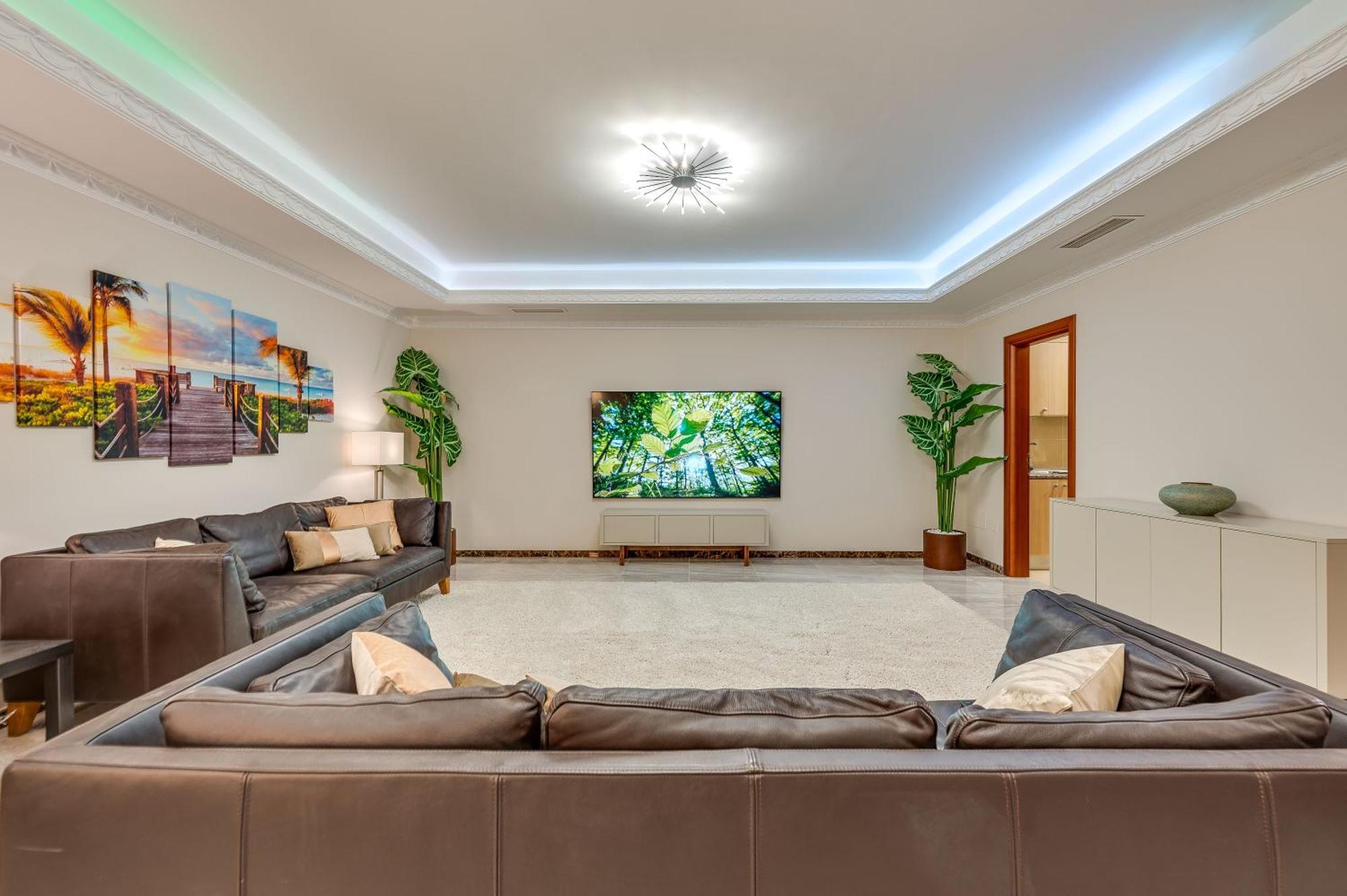 Villa Beachfront With Sea Views & Private Pool Marbella