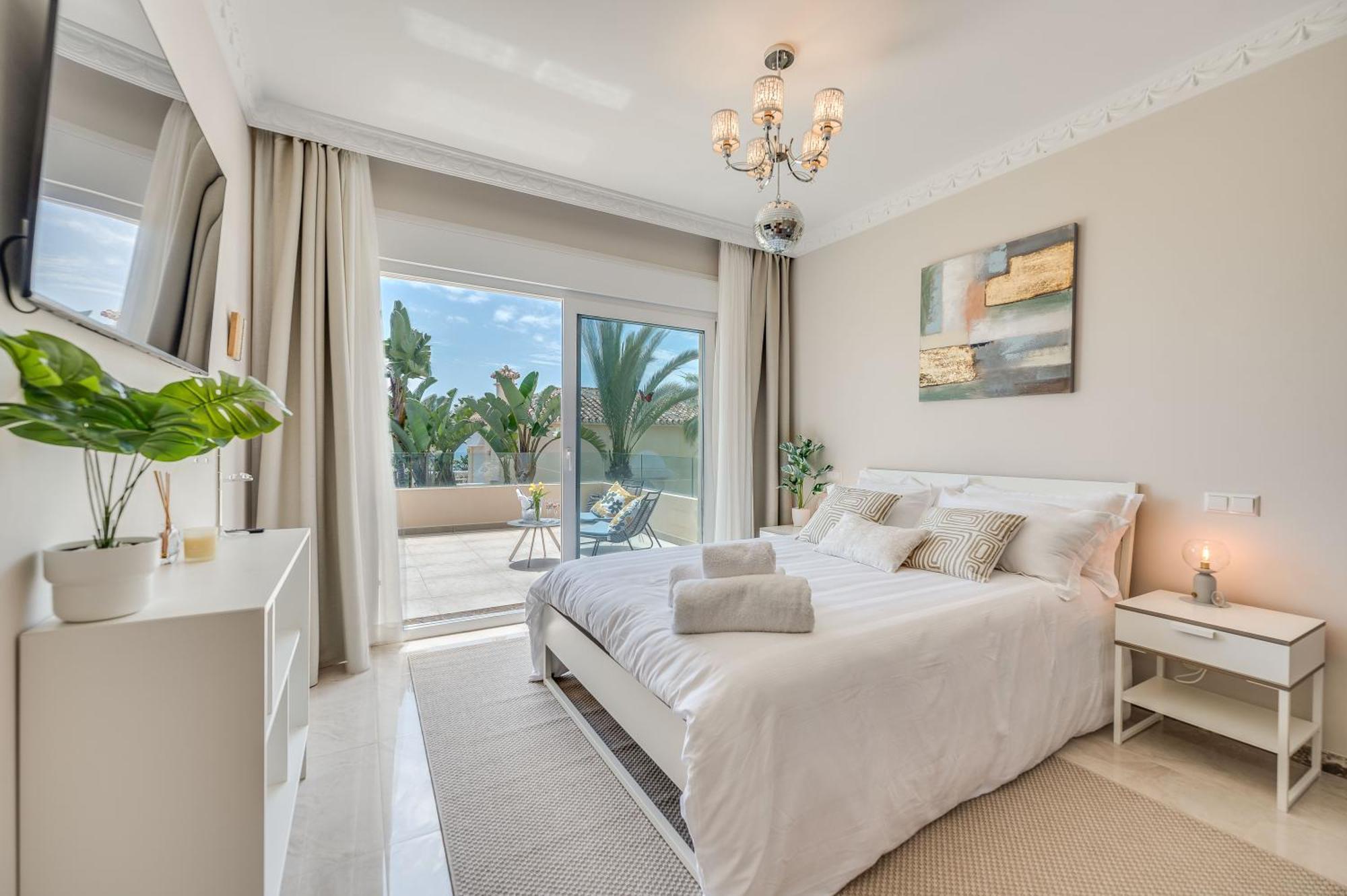 Beachfront With Sea Views & Private Pool Villa