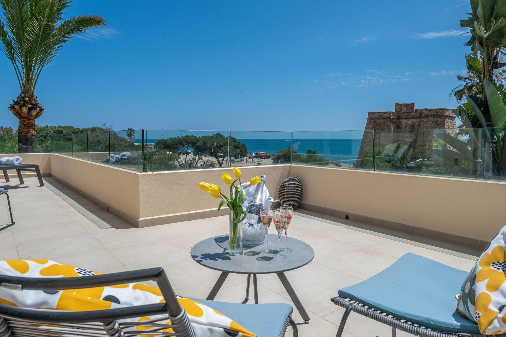 Beachfront With Sea Views & Private Pool * Marbella