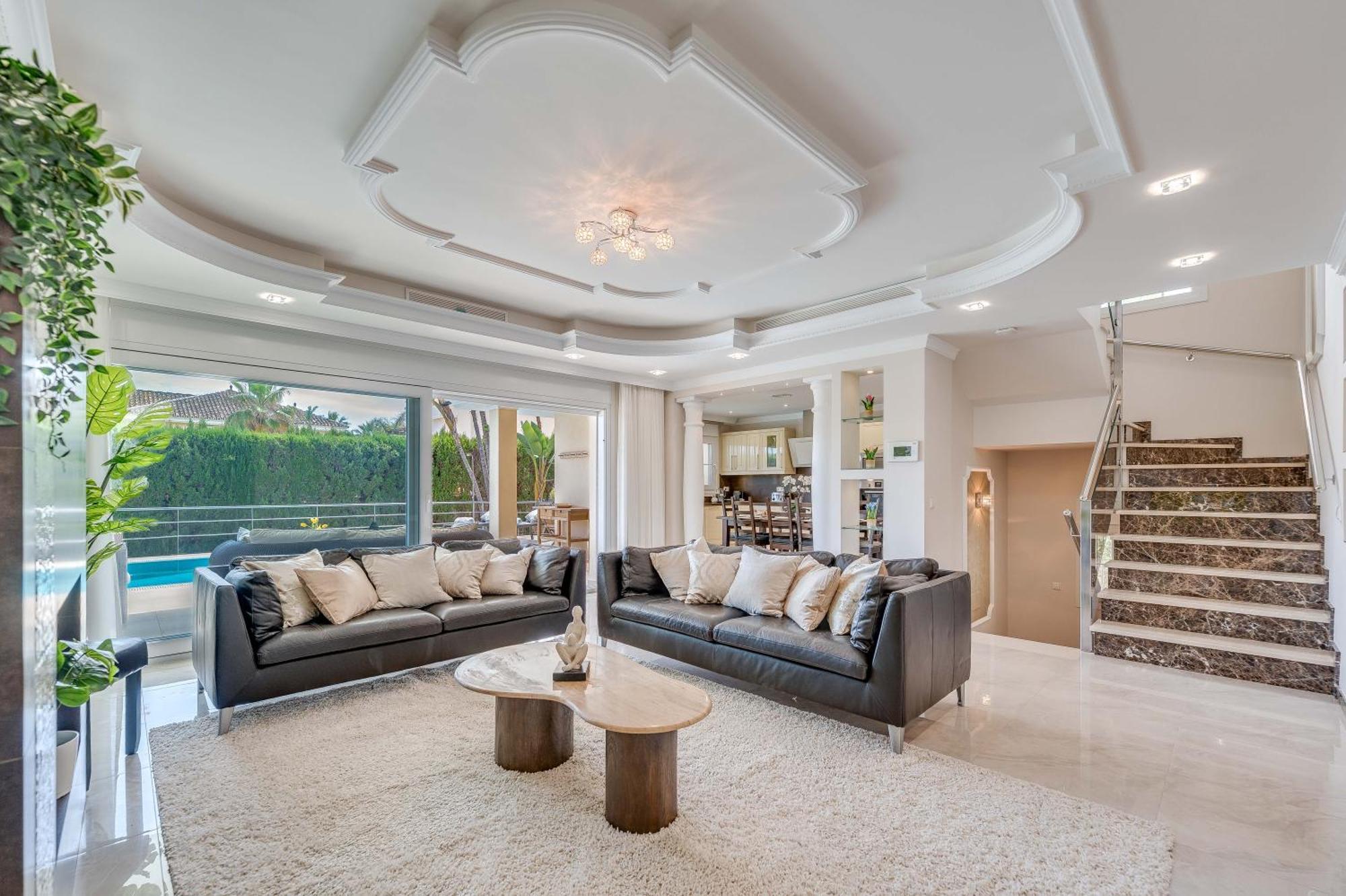 Beachfront With Sea Views & Private Pool Villa Marbella
