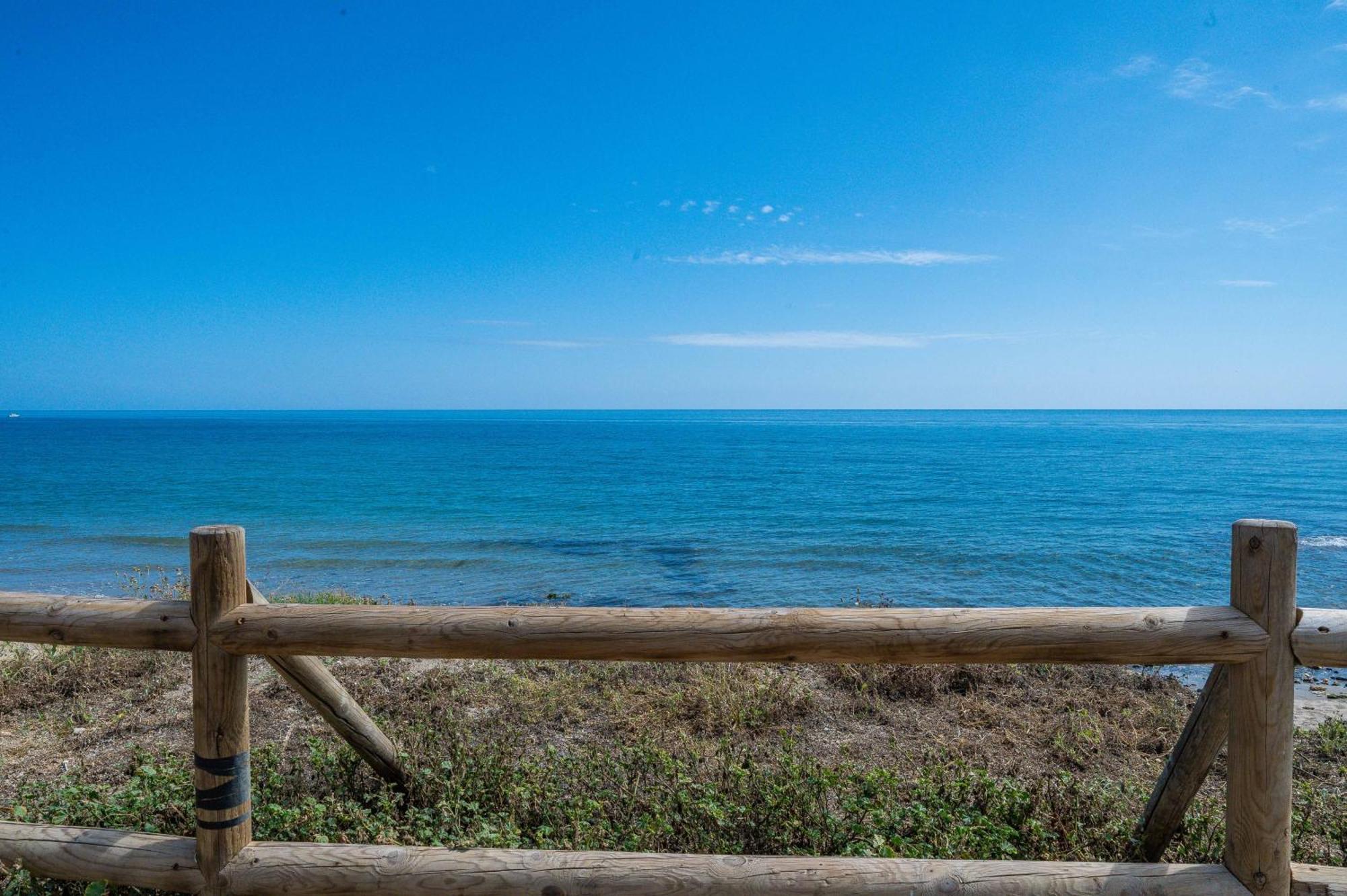 Beachfront With Sea Views & Private Pool *