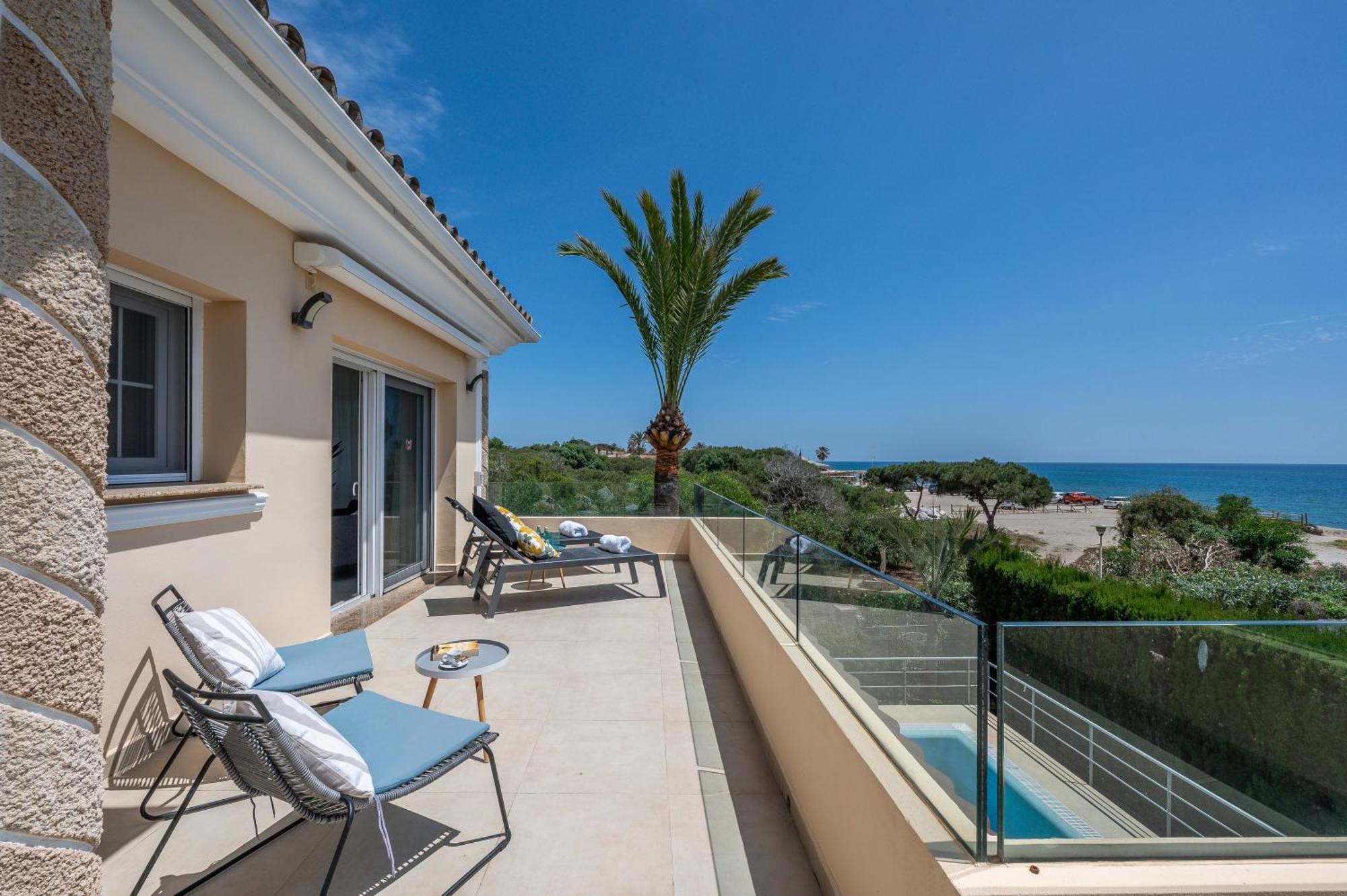 Beachfront With Sea Views & Private Pool Marbella