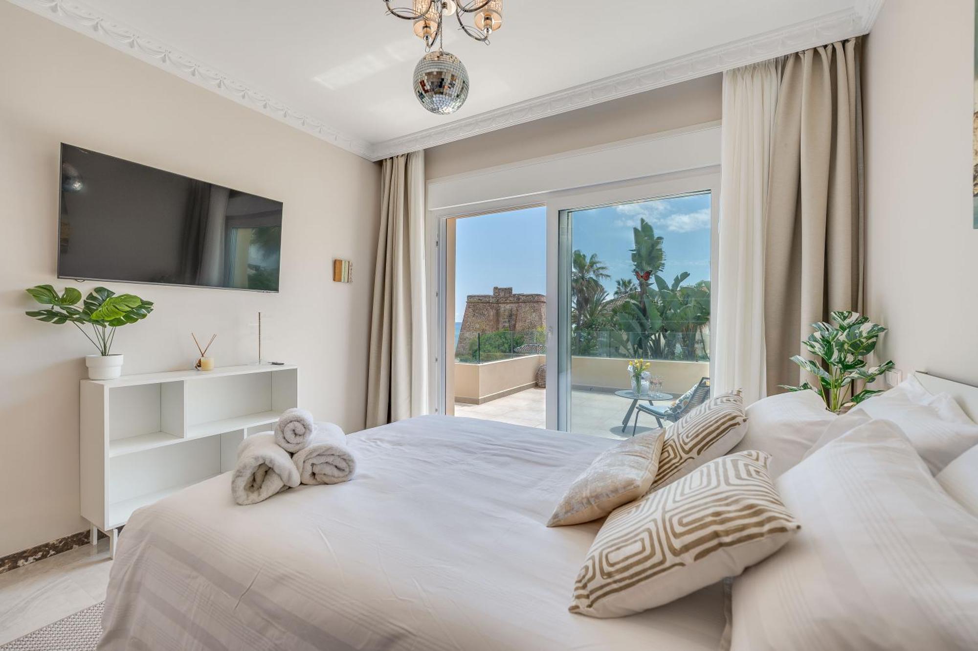 Beachfront With Sea Views & Private Pool * Marbella