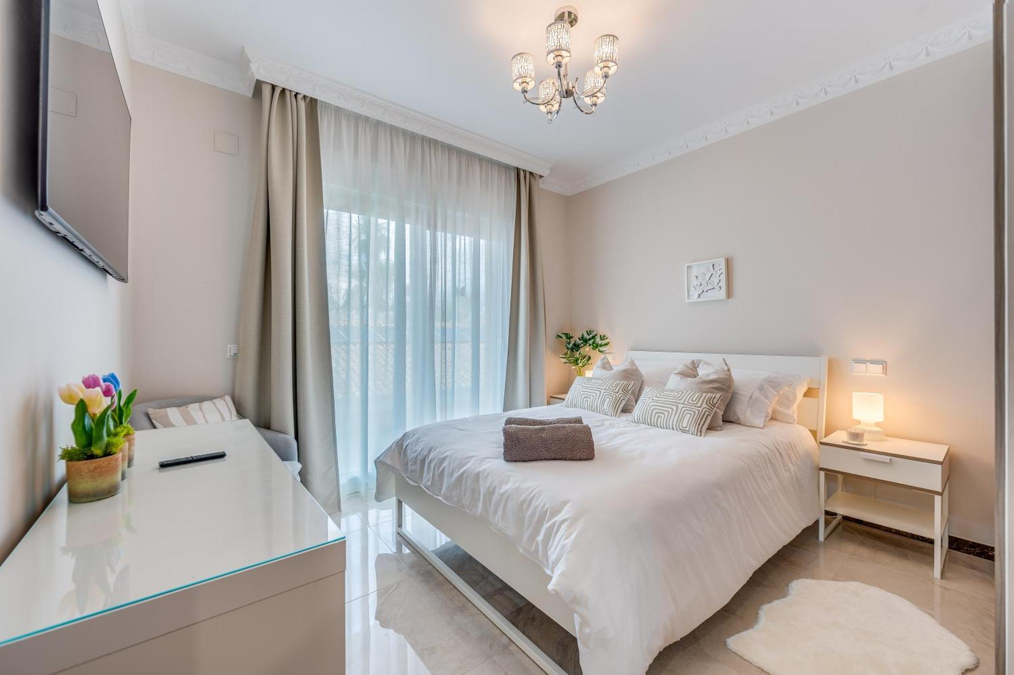 Villa Beachfront With Sea Views & Private Pool *