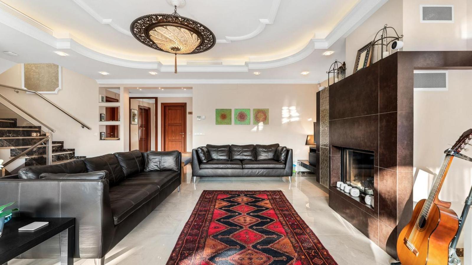 Beachfront With Sea Views & Private Pool Marbella