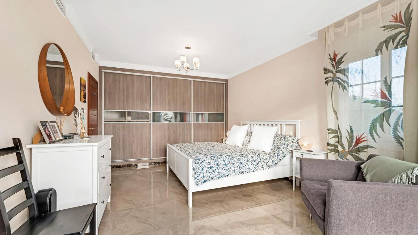 Beachfront With Sea Views & Private Pool Villa