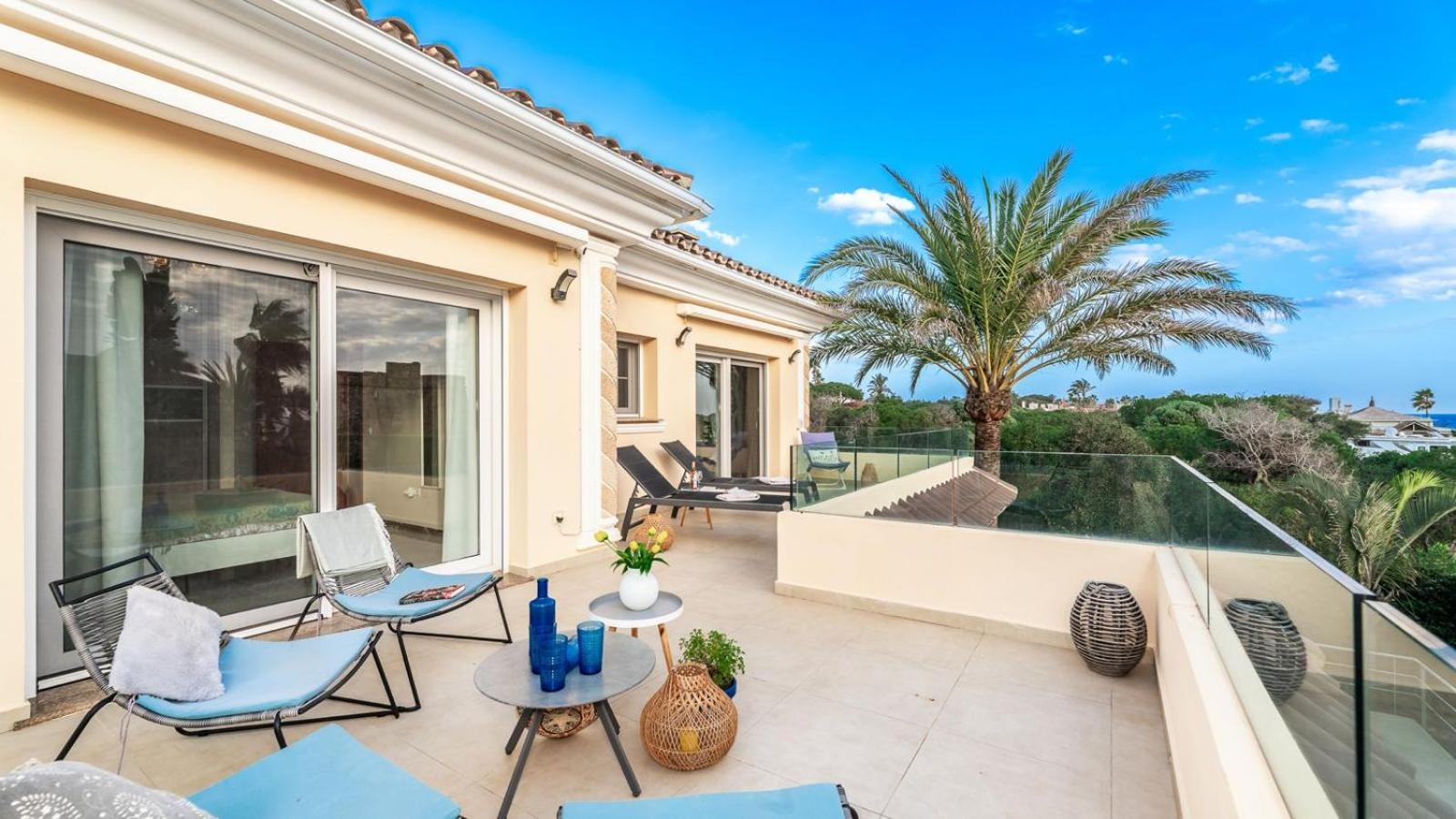Beachfront With Sea Views & Private Pool Marbella