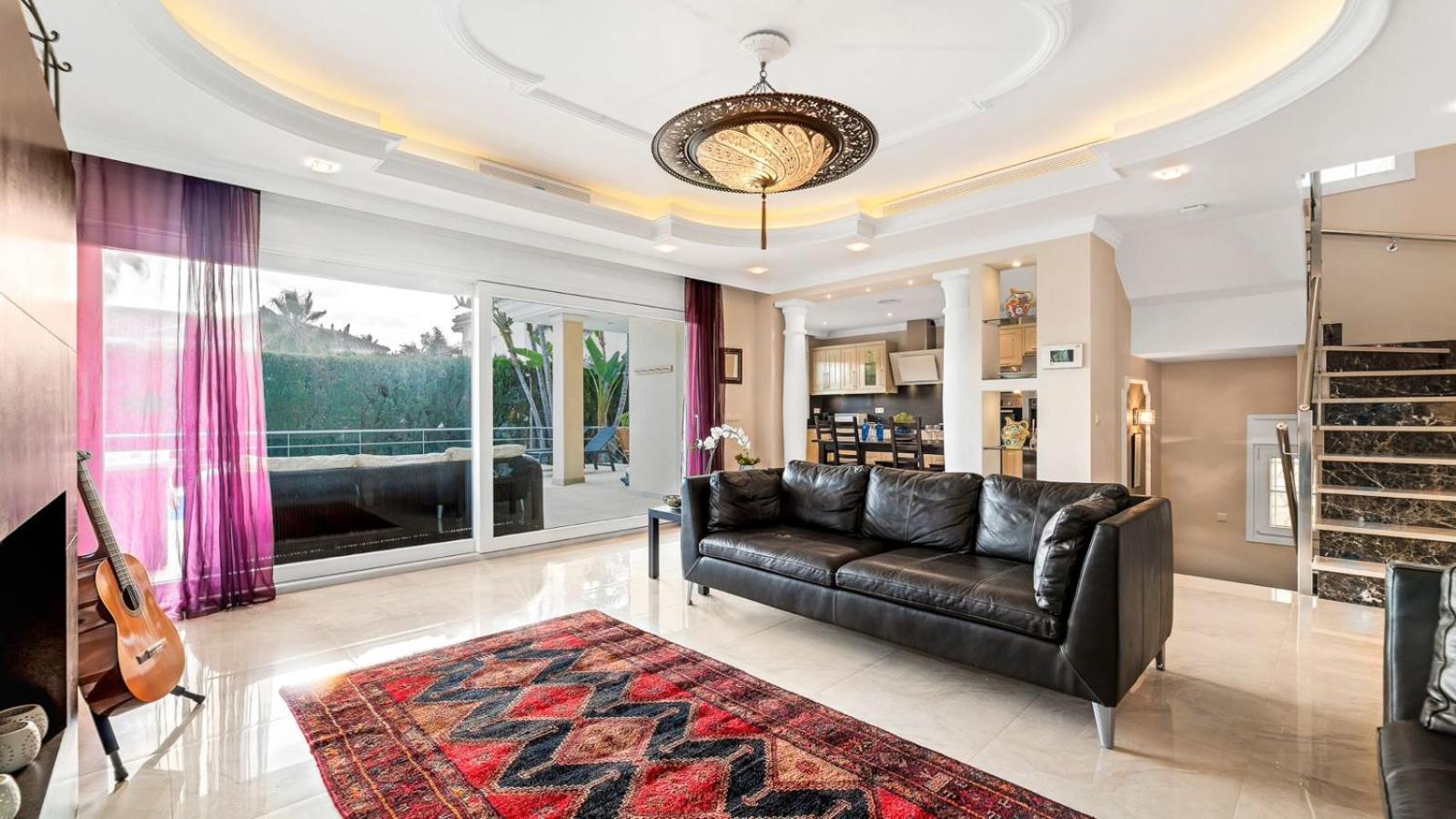 Beachfront With Sea Views & Private Pool Marbella