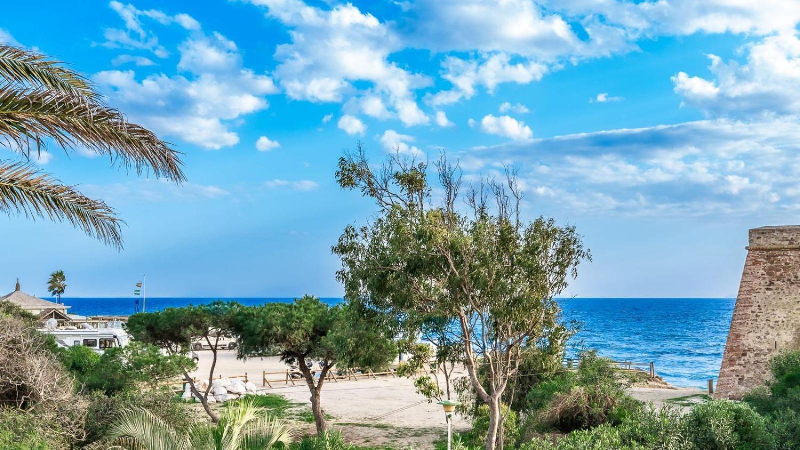 Beachfront With Sea Views & Private Pool * Marbella