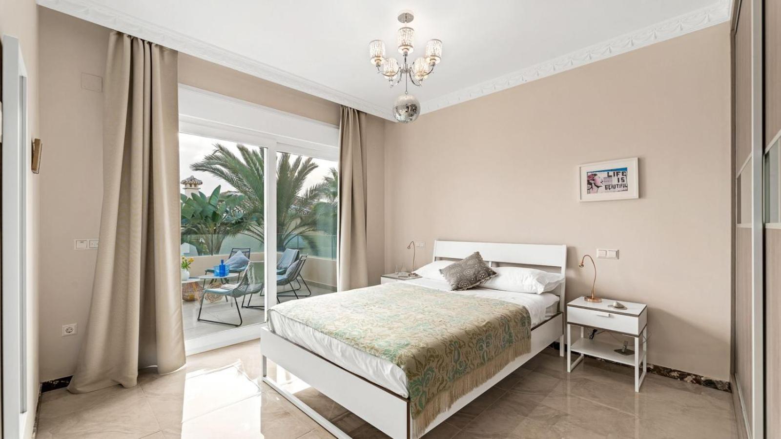 Villa Beachfront With Sea Views & Private Pool Marbella