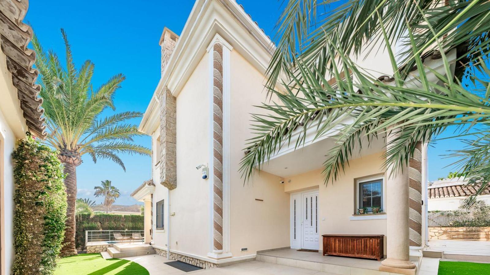 Villa Beachfront With Sea Views & Private Pool Marbella