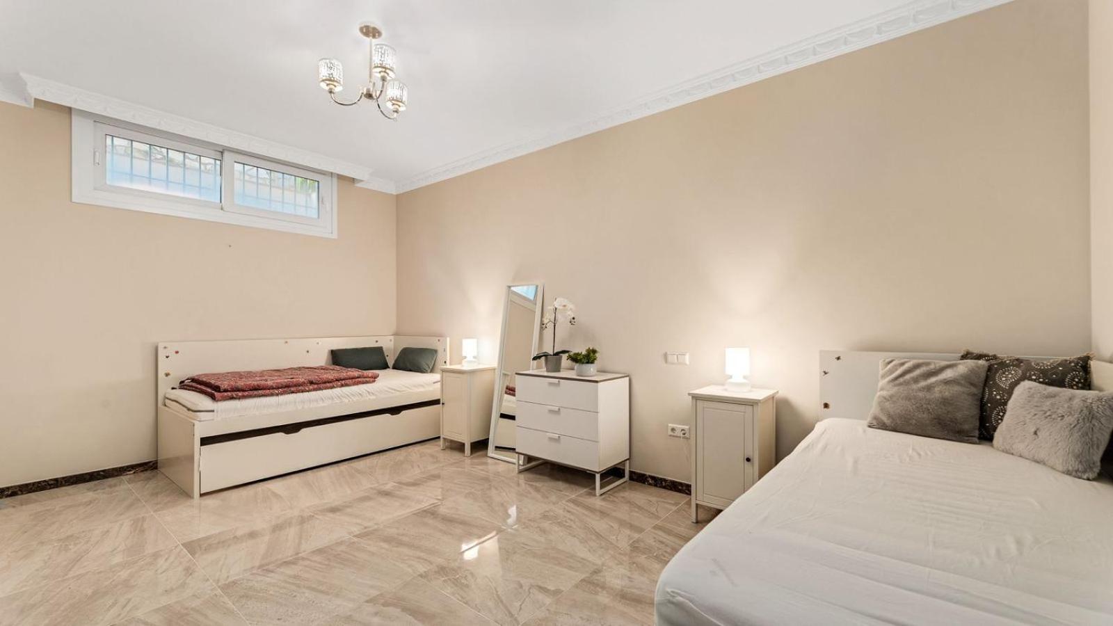 Beachfront With Sea Views & Private Pool * Marbella