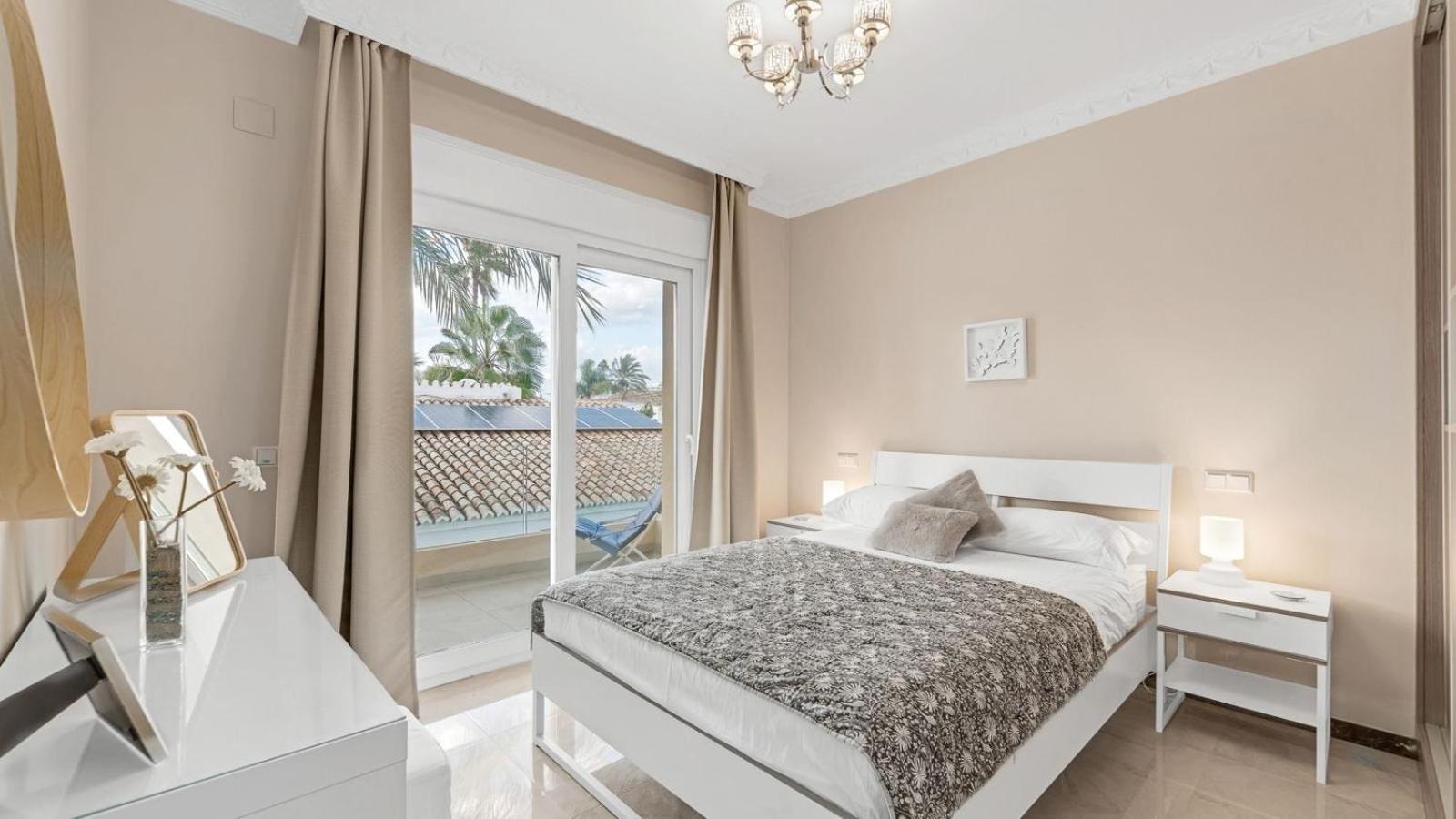 Villa Beachfront With Sea Views & Private Pool Marbella